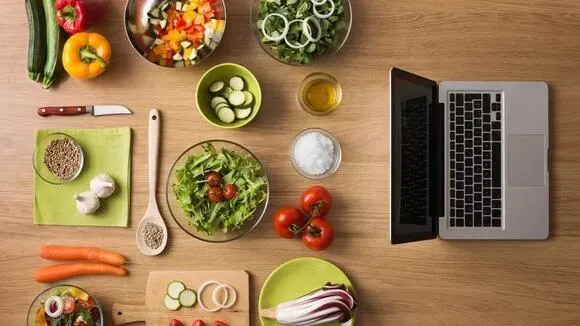 Афиша трансляции Готовим салат-ролл и сибаса с томатами