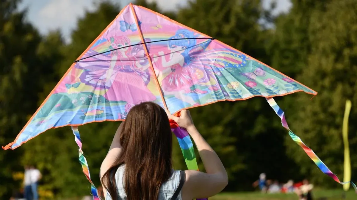 Афиша трансляции Запуск огромного воздушного змея на фестивале "Пестрое небо"