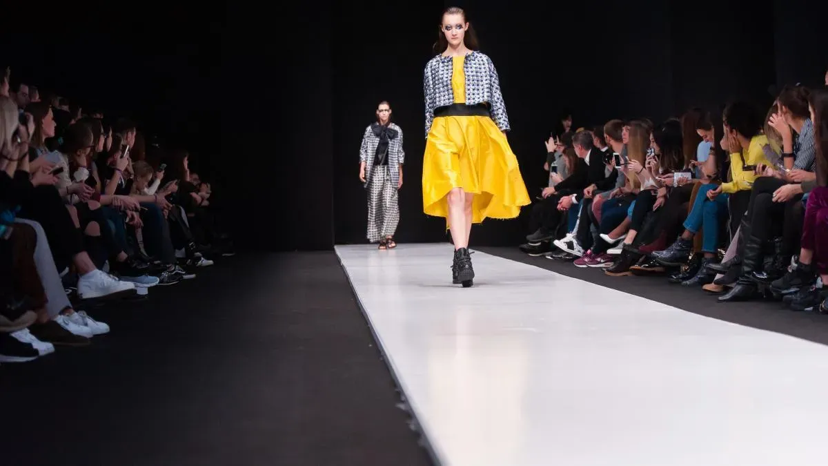 Афиша трансляции Не теряйся в толпе. Модные советы на Moscow fashion week