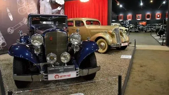 Афиша трансляции "Моторы Октября". Экскурсия в прошлое мирового автопрома