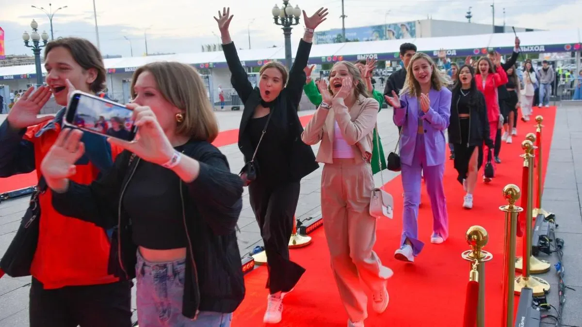 Афиша трансляции Выпускной в Парке Горького