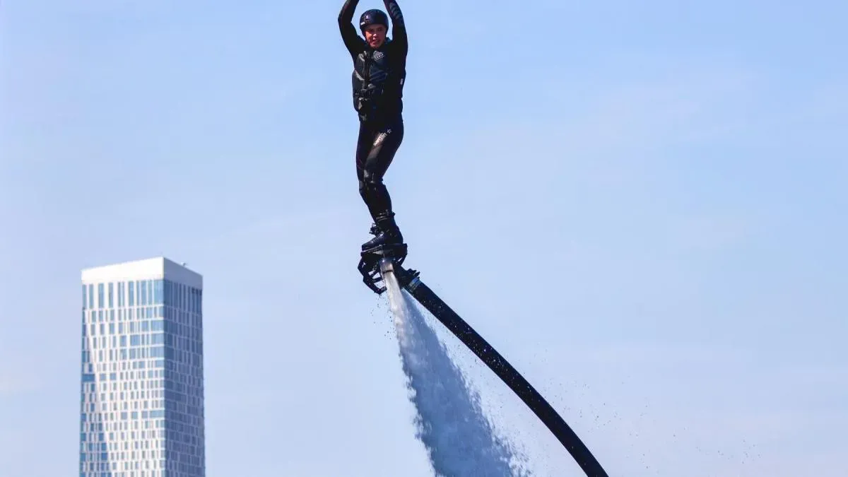 Афиша трансляции Экстремальное шоу на гидрофлай-фестивале