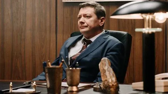 Афиша трансляции Антон Долины и Роман Волобуев – о "Последнем министре"