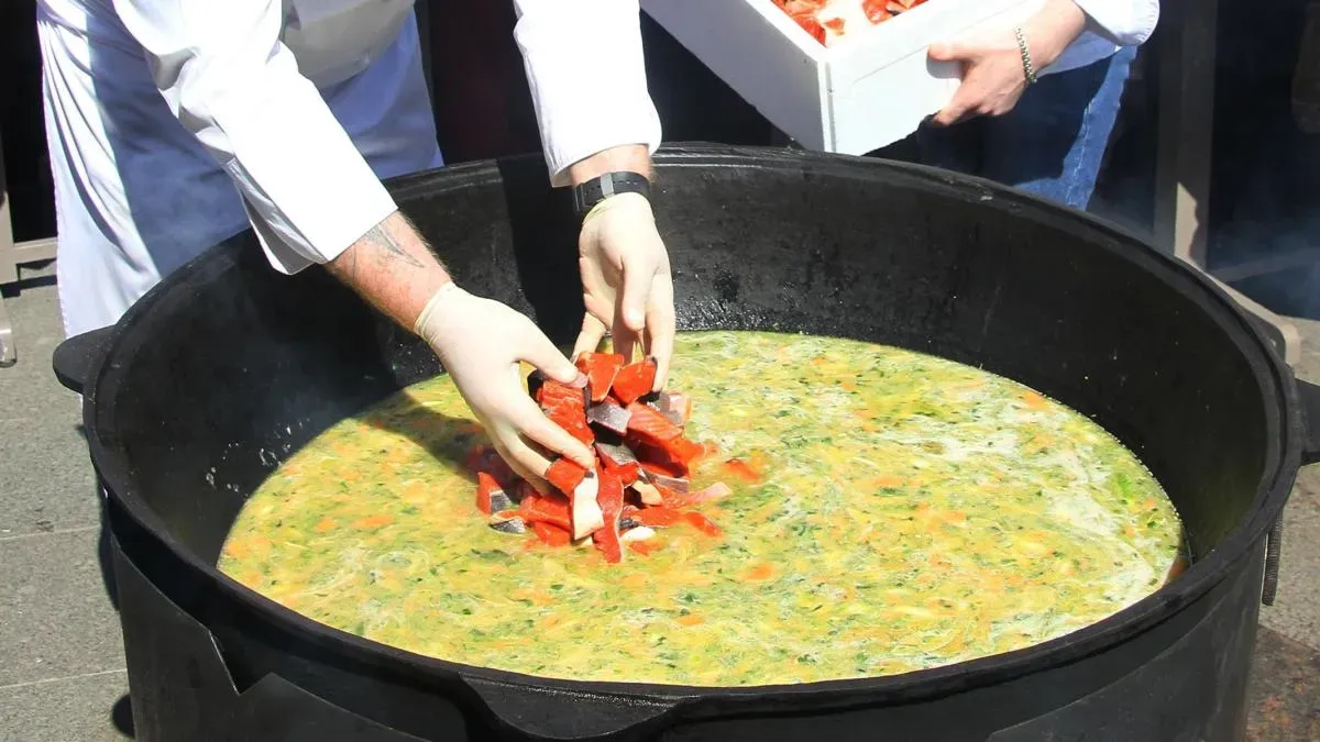 Афиша трансляции Приготовление "Царской ухи" на фестивале "Русская кухня"