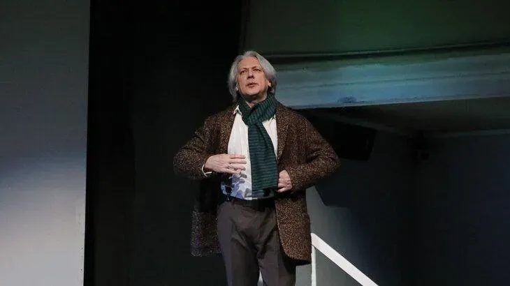 Афиша трансляции Прощание с актером и телеведущим Алексеем Веселкиным