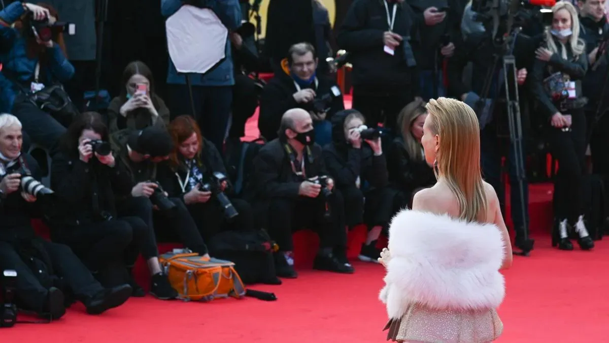 Афиша трансляции Лина Дембикова – о модных трендах на закрытии 43-го ММКФ