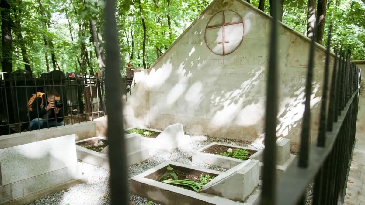 Афиша трансляции О мифах и легендах Ваганьковского кладбища