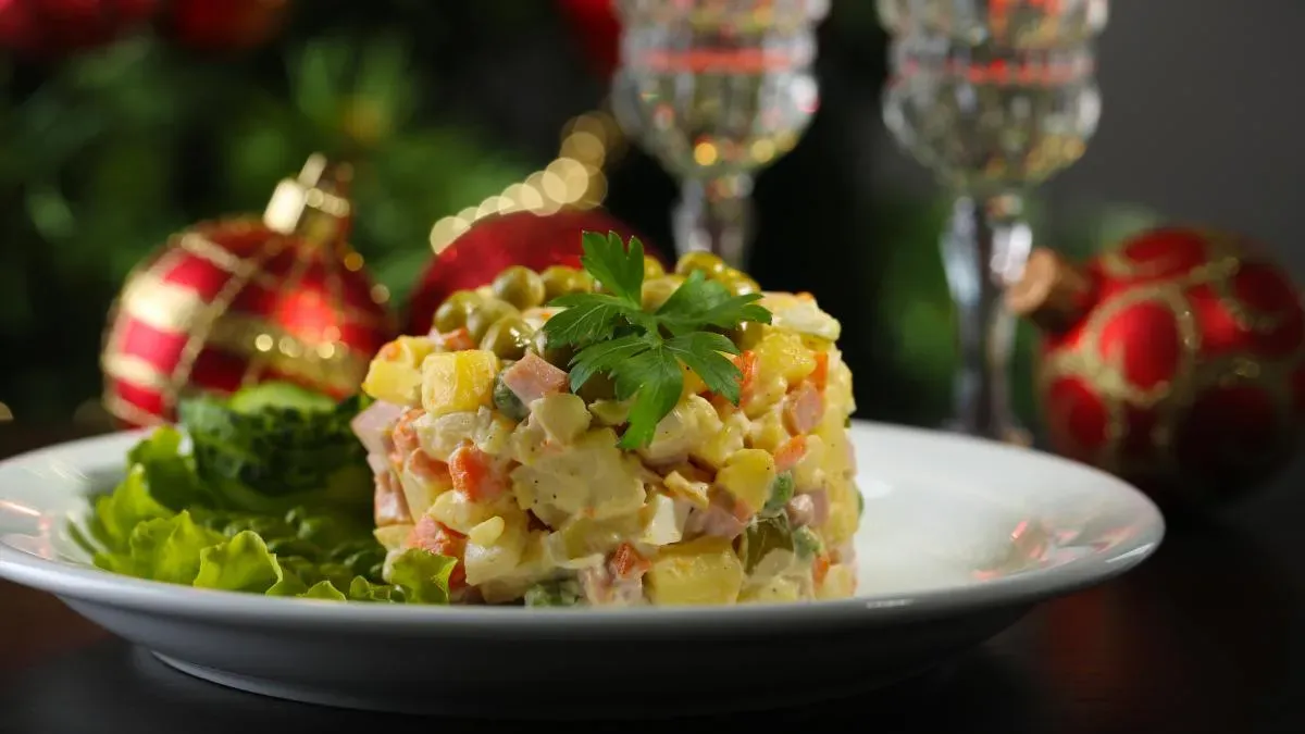 Афиша трансляции Как вели себя гости за столом в дореволюционной России