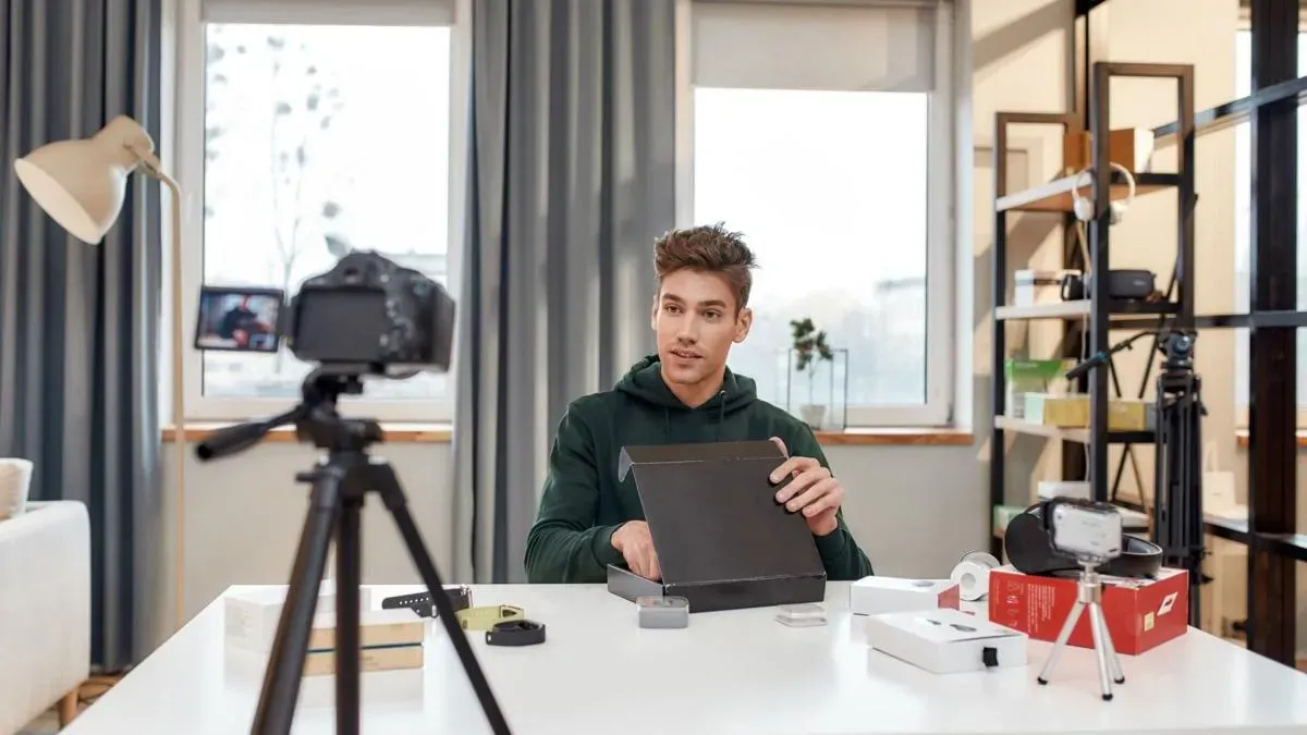 Афиша трансляции Специалисты – о будущем российских блогеров