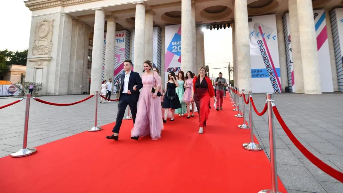 Афиша трансляции Общегородской выпускной в Парке Горького