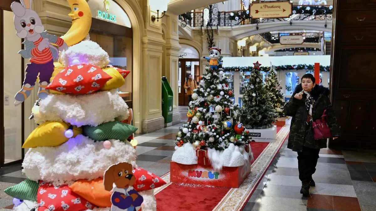 Афиша трансляции Преображение ГУМа к Новому году