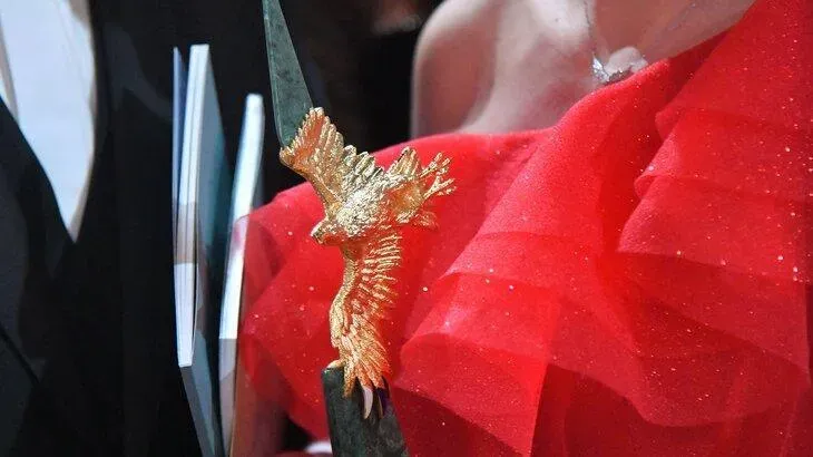 Афиша трансляции Красная ковровая дорожка премии "Золотой орел"