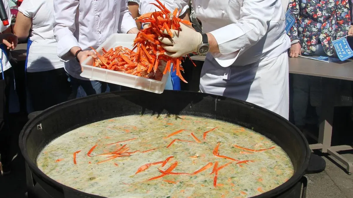 Афиша трансляции Приготовление царской ухи на фестивале "Русская кухня"