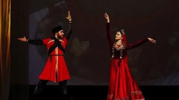 Афиша трансляции Учимся танцевать картули и лезгинку