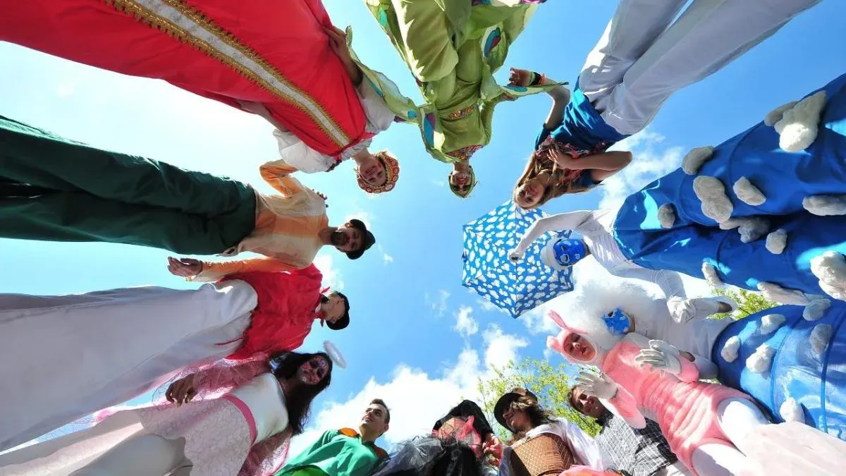 Афиша трансляции Спектакль "Сказки из одуванчиков" на фестивале "Яркие люди"