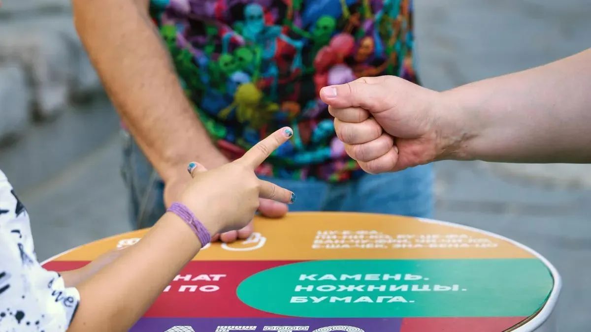 Афиша трансляции "Камень, ножницы, бумага" с Дмитрием Губерниевым