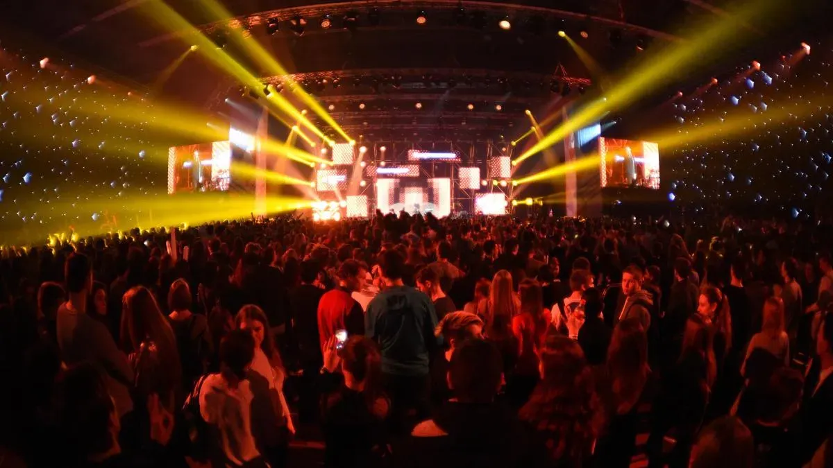 Афиша трансляции Концерт с участием групп "Каста" и "Серебро"