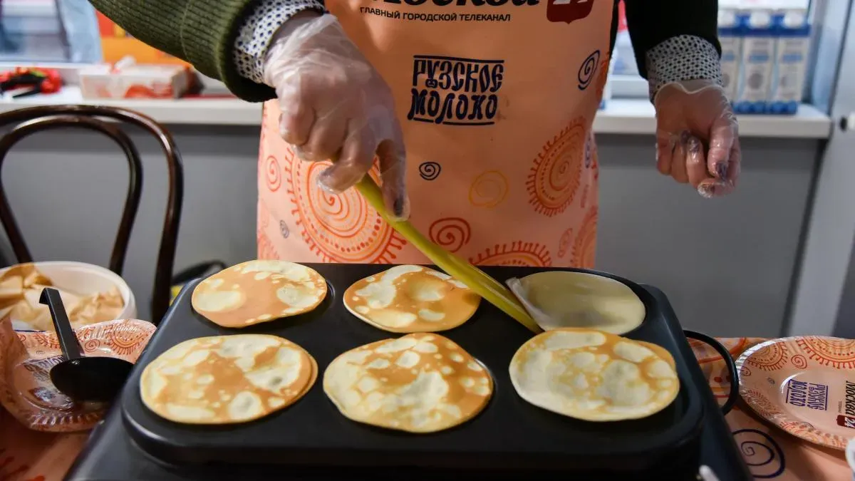 Афиша трансляции Ведущие телеканала Москва 24 пекут блины для всех