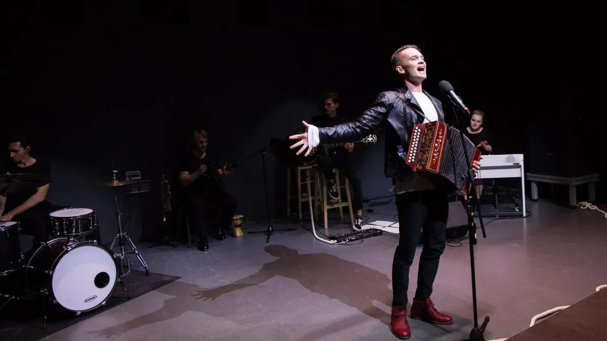 Афиша трансляции Спектакль-разговор MonoEsenin