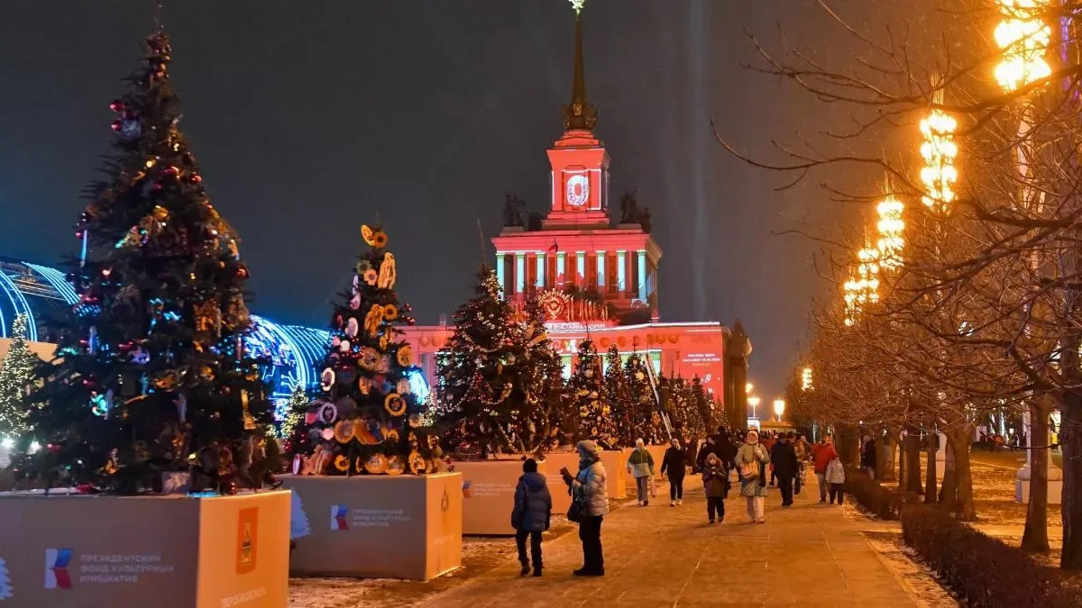 Афиша трансляции 360 тысяч новогодних огней зажглись на елках на ВДНХ