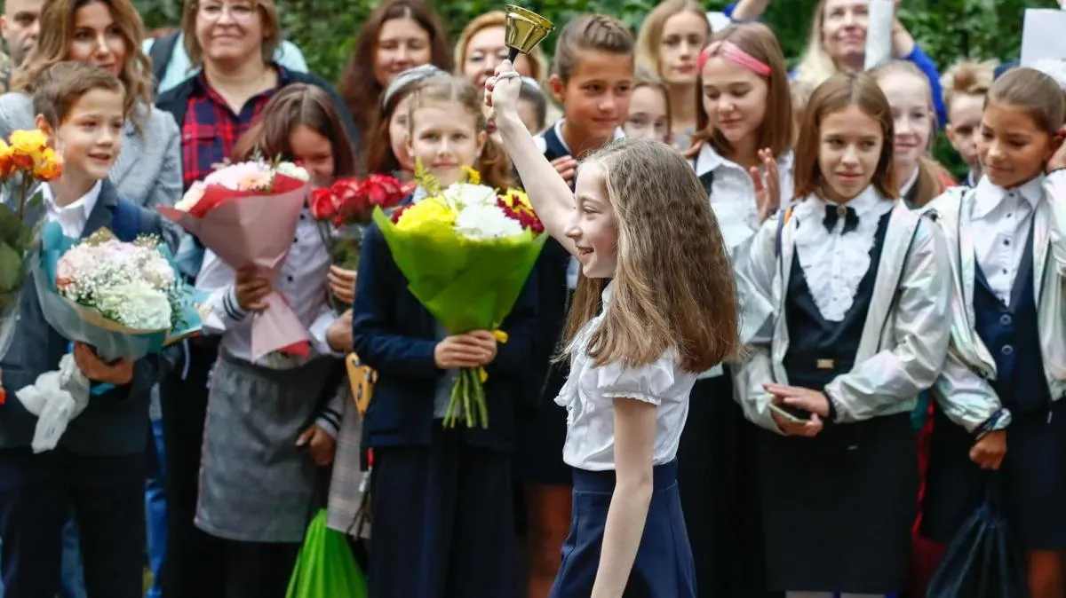 Афиша трансляции Торжественные линейки в школах столицы