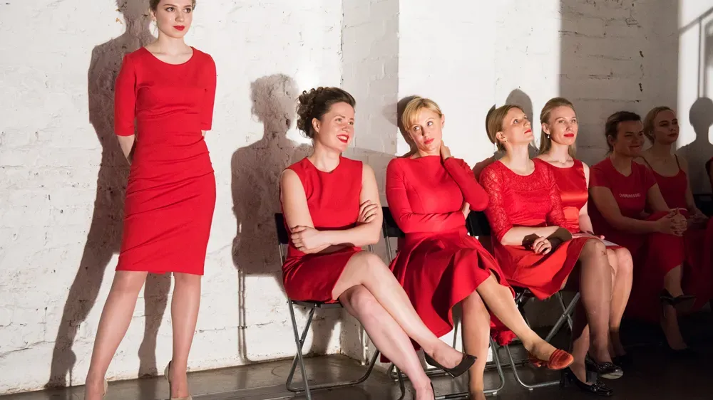 Афиша трансляции Спектакль на стихи и прозу Полины Барсковой