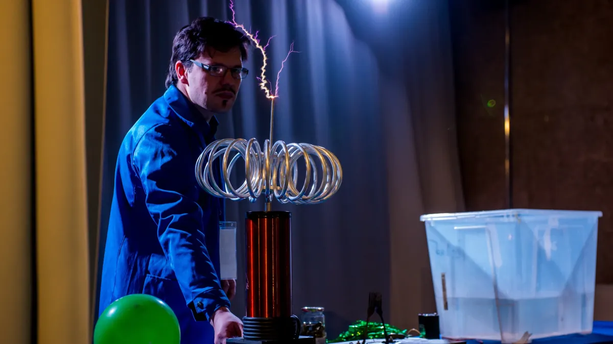 Афиша трансляции Розы во льду и наносалаты в честь женского дня