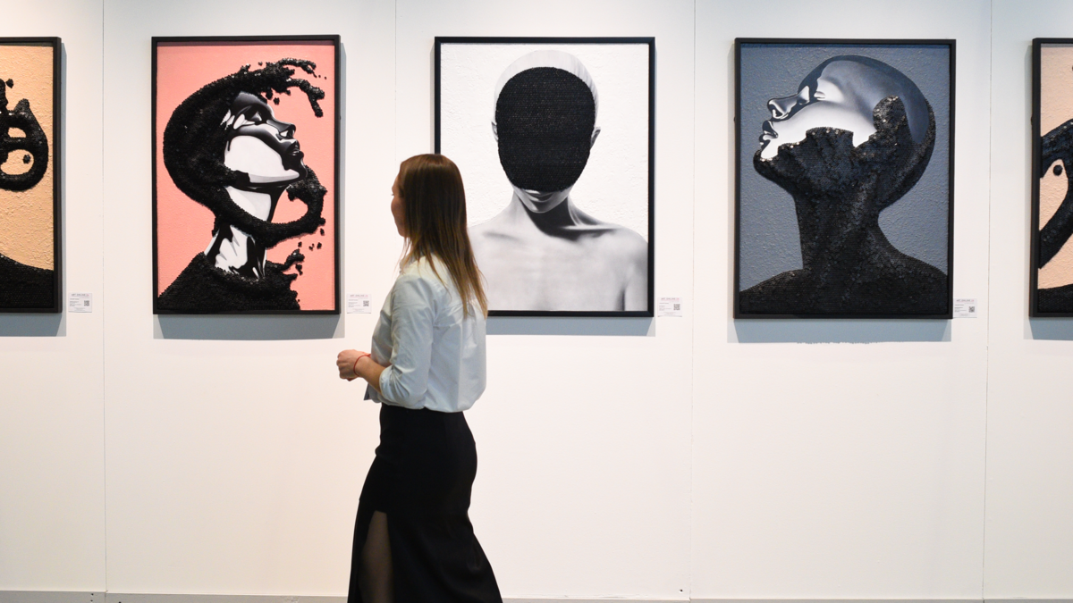 Афиша трансляции Обзор ярмарки современного искусства "Арт Россия"