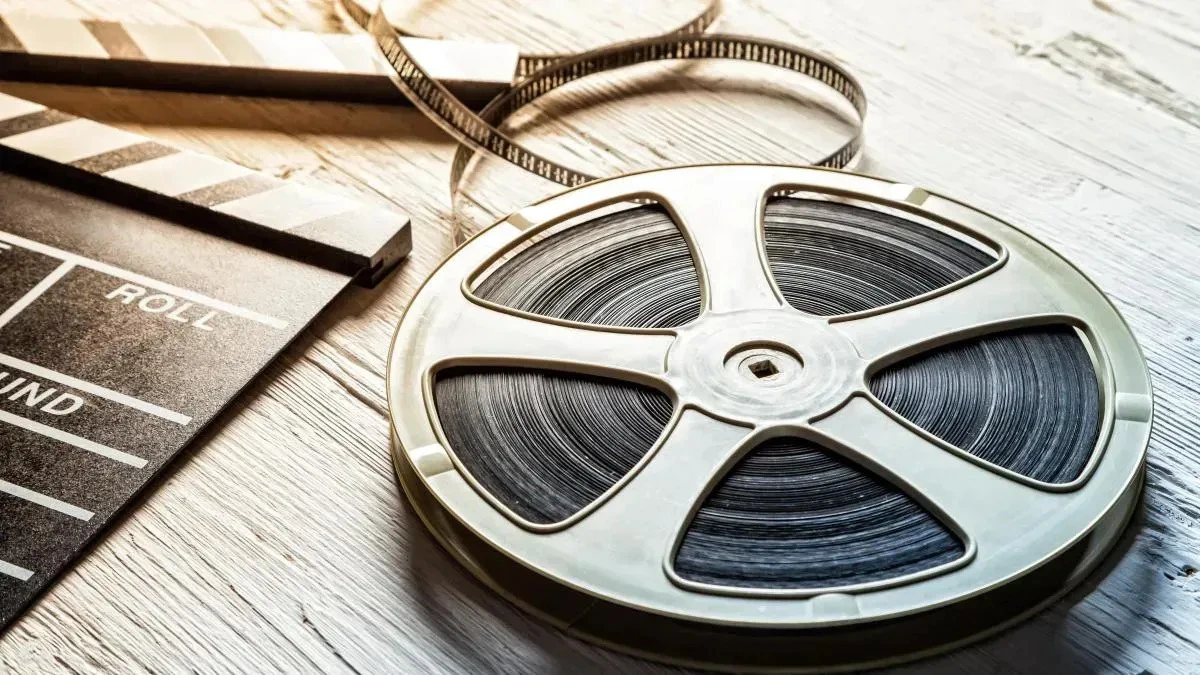 Афиша трансляции Обсуждение фильма "Скоро кончится лето"