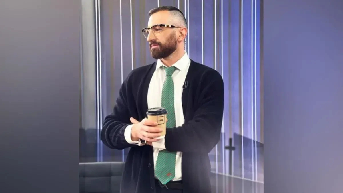 Афиша трансляции Ведущий Москвы 24 Станислав Кулик учится кататься на коньках