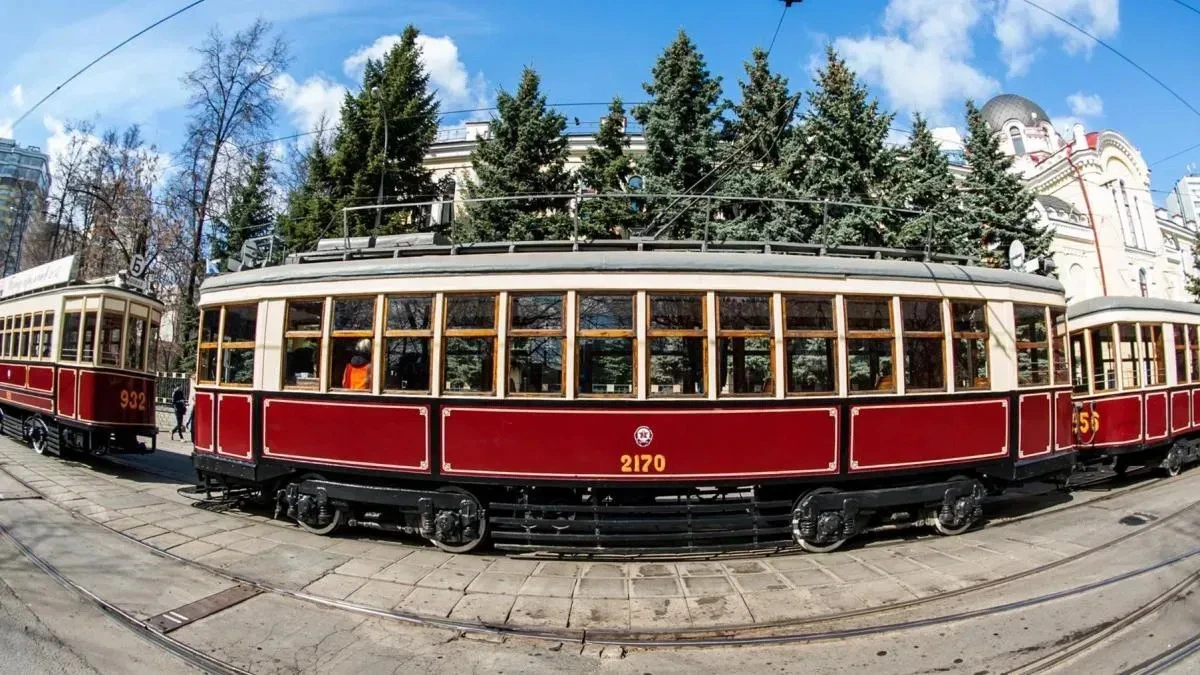 Афиша трансляции Парад ретротранспорта на Чистопрудном бульваре