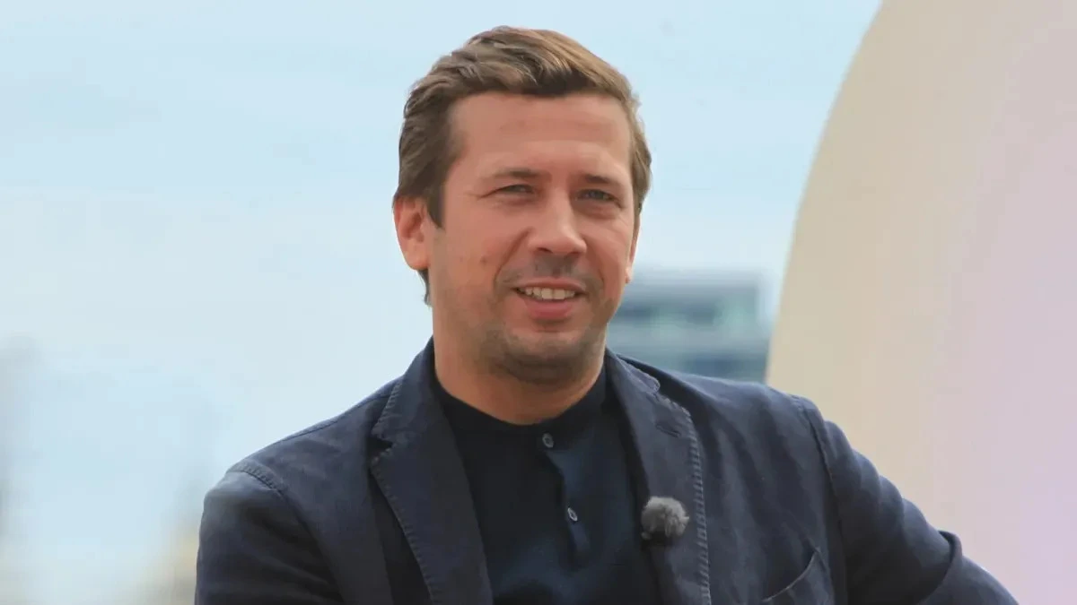 Афиша трансляции Актер Андрей Мерзликин прочел стихи русских поэтов