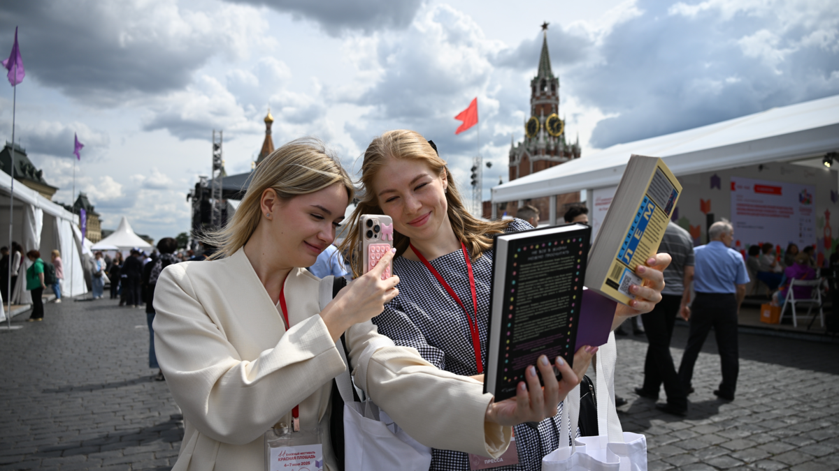 Афиша трансляции Обзор XII книжного фестиваля "Красная площадь"