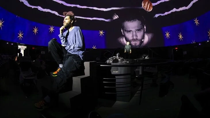 Афиша трансляции Закулисье первого полнокупольного спектакля "Коперник"