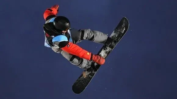 Афиша трансляции Костюмированные соревнования сноубордистов