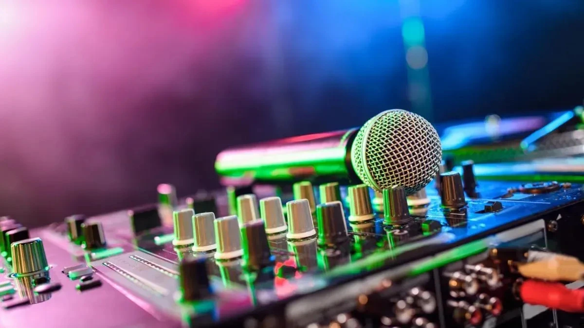 Афиша трансляции Закулисье вокального гранд-шоу "Ну-ка, все вместе!"