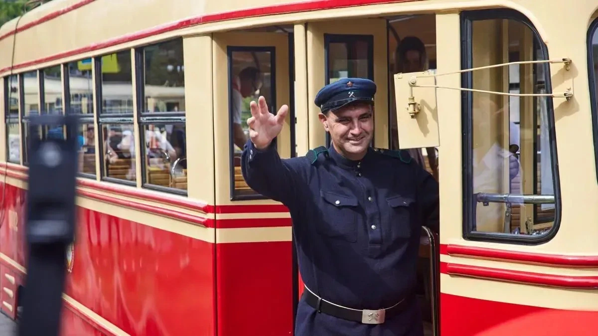 Афиша трансляции Парад трамваев на ВДНХ