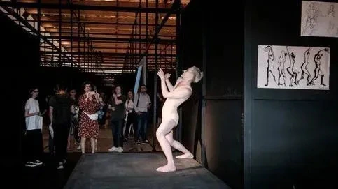 Афиша трансляции Экскурсия от Кати Бочавар по выставке "Здесь и сейчас!" 