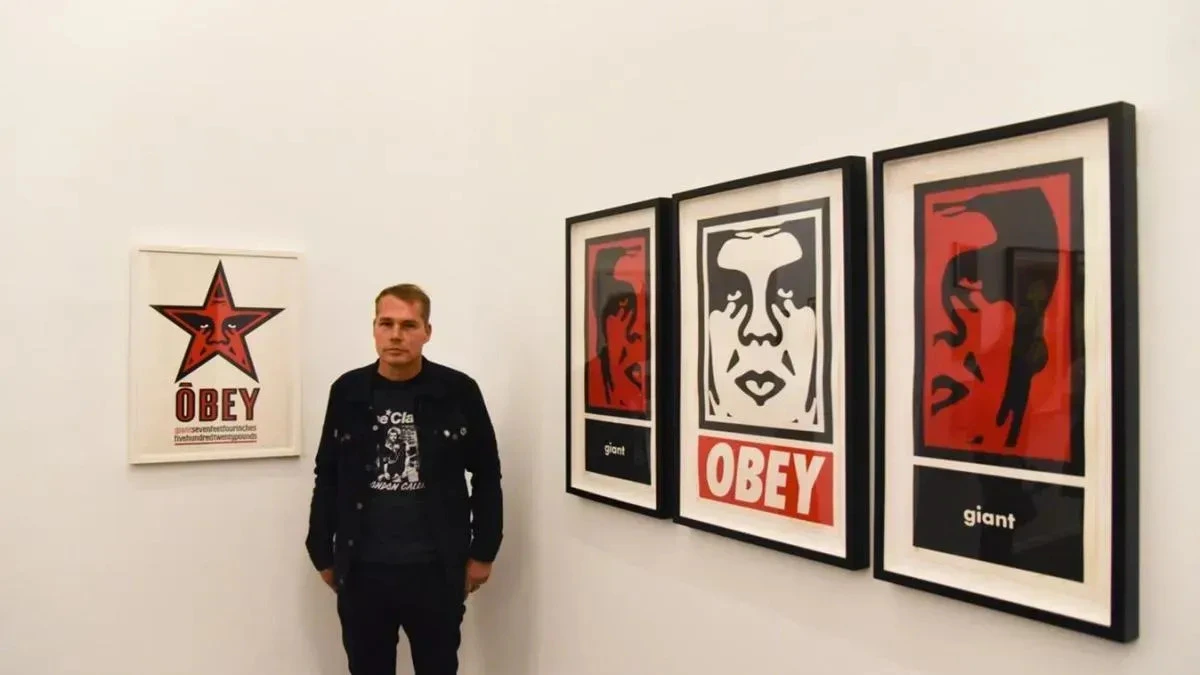 Афиша трансляции Художник Шепард Фейри рассказал о России и своем творчестве 