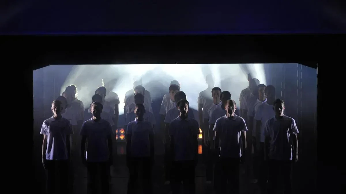 Афиша трансляции На высоте 19 метров: воздушный перформанс об эволюции мира