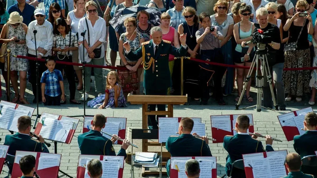 Афиша трансляции Показательный оркестр МЧС России играет джаз и поет романсы 