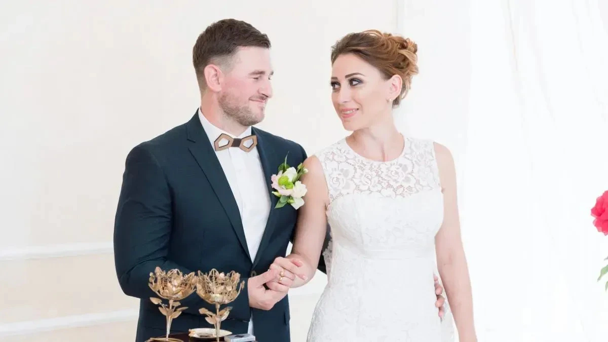 Афиша трансляции "Москва онлайн" провела опрос брачующихся в ЗАГСе