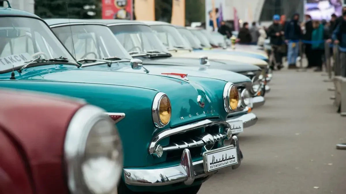 Афиша трансляции День московского транспорта на ВДНХ