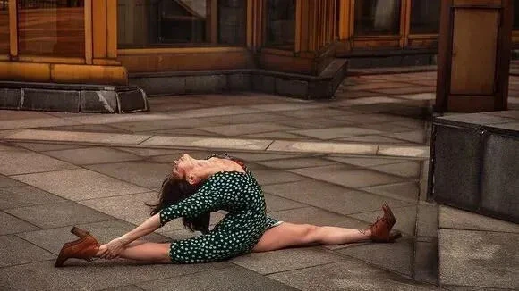 Афиша трансляции Занимаемся йогой во время самоизоляции