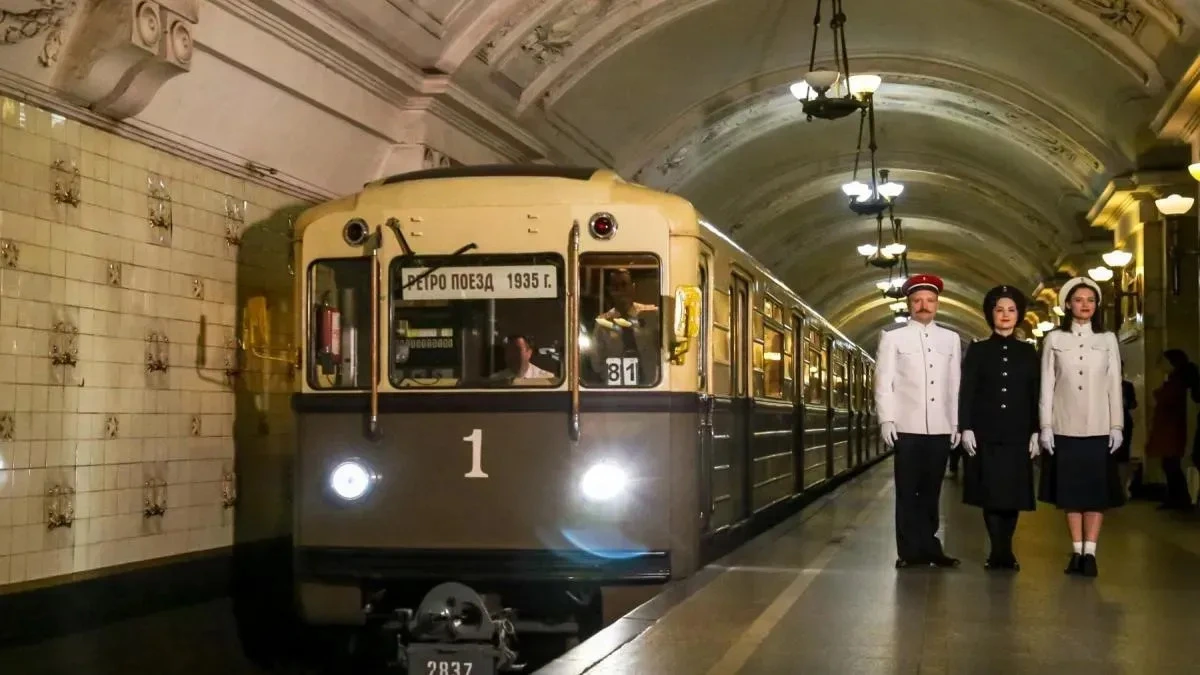 Афиша трансляции Парад поездов на Большой кольцевой линии