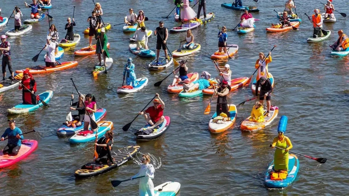 Афиша трансляции Костюмированный SUP-заплыв в центре столицы