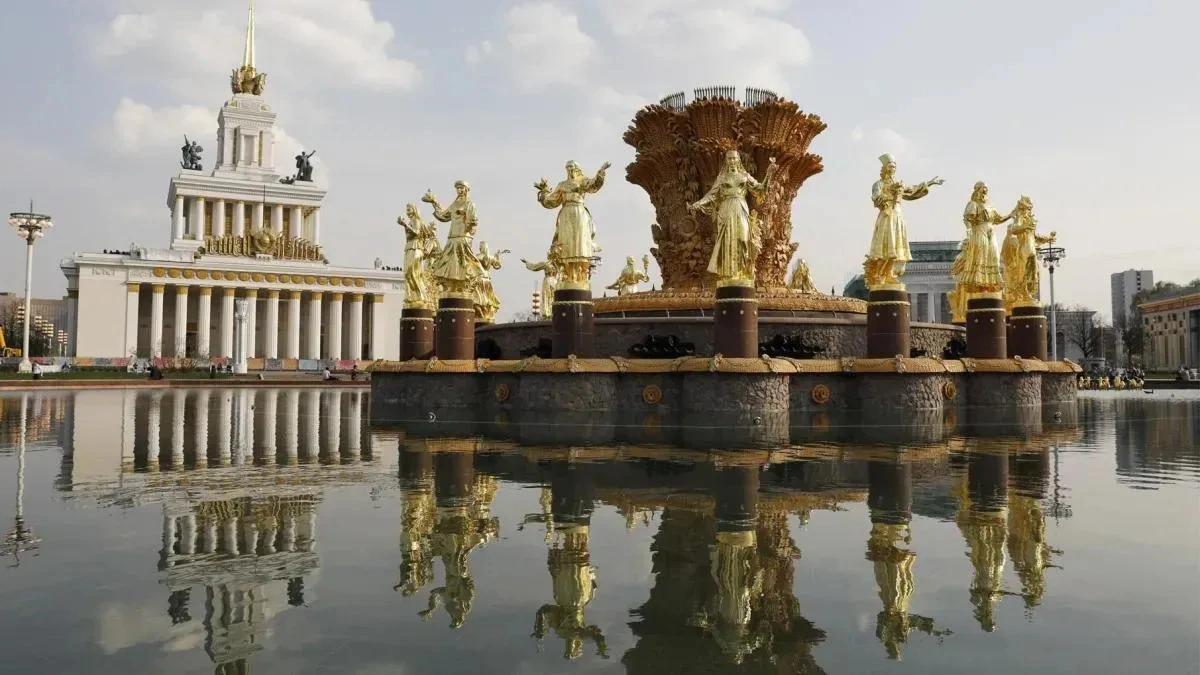 Афиша трансляции Фонтан "Дружба народов" промыли после зимы