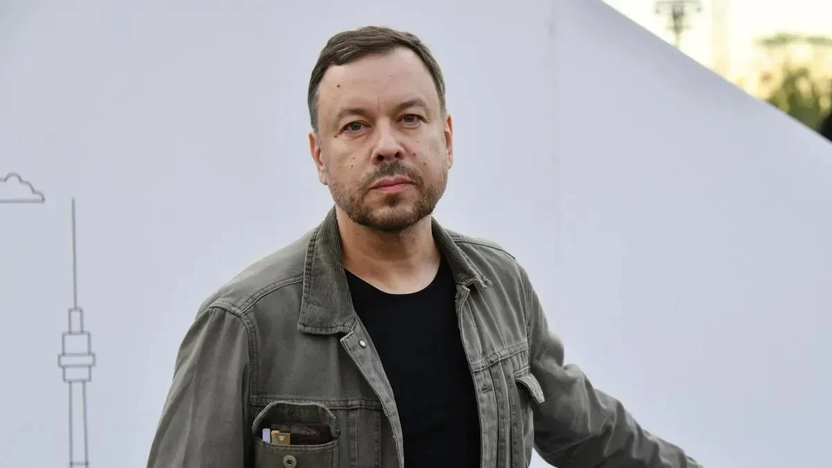 Афиша трансляции Закулисье показа дизайнера Игоря Чапурина на неделе моды