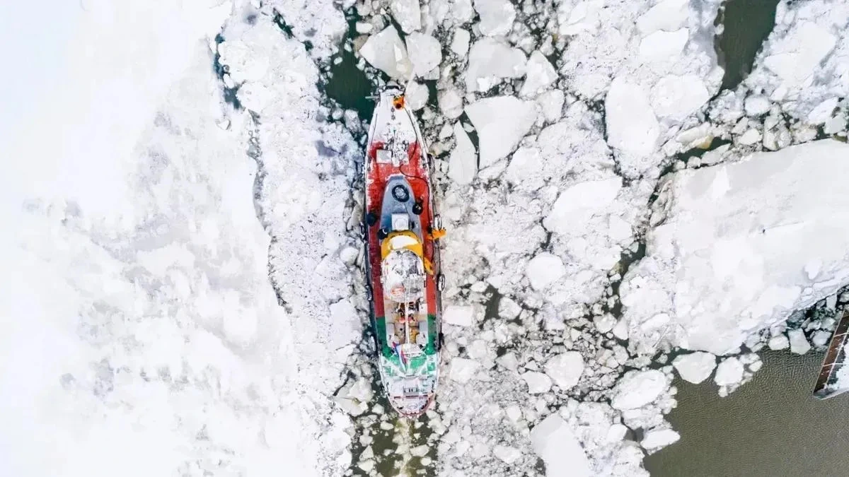 Афиша трансляции Работа ледоколов "Риф" и "Норд"