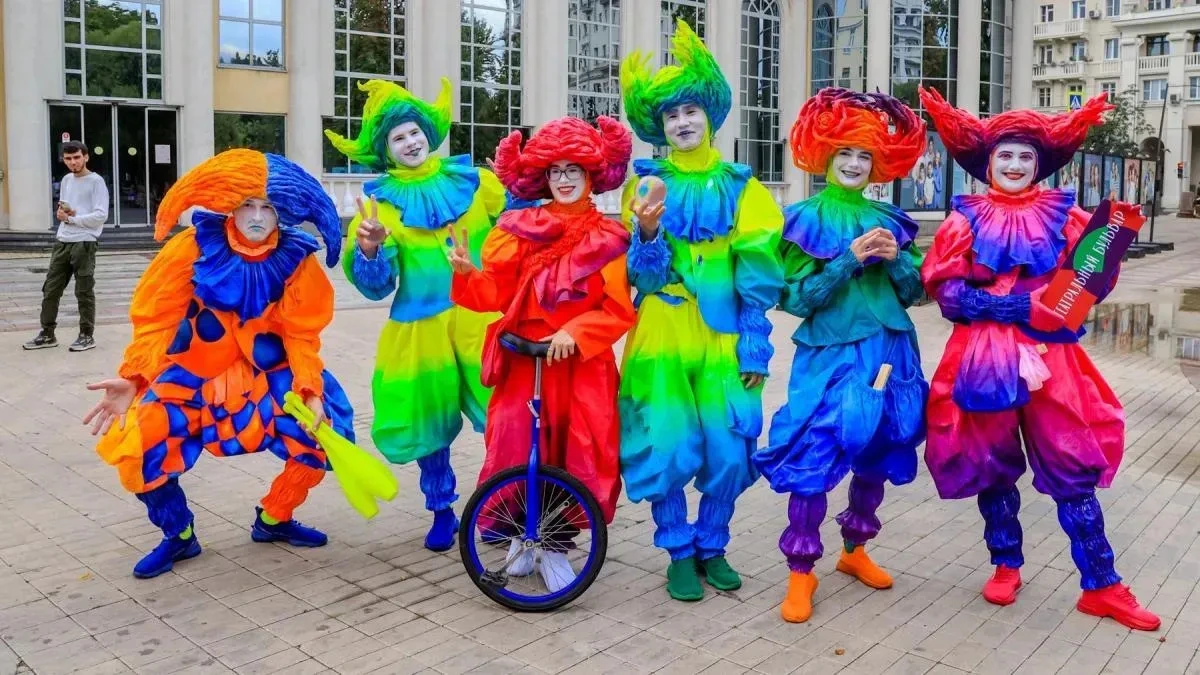 Афиша трансляции Обзор цирковой площадки фестиваля "Театральный бульвар"